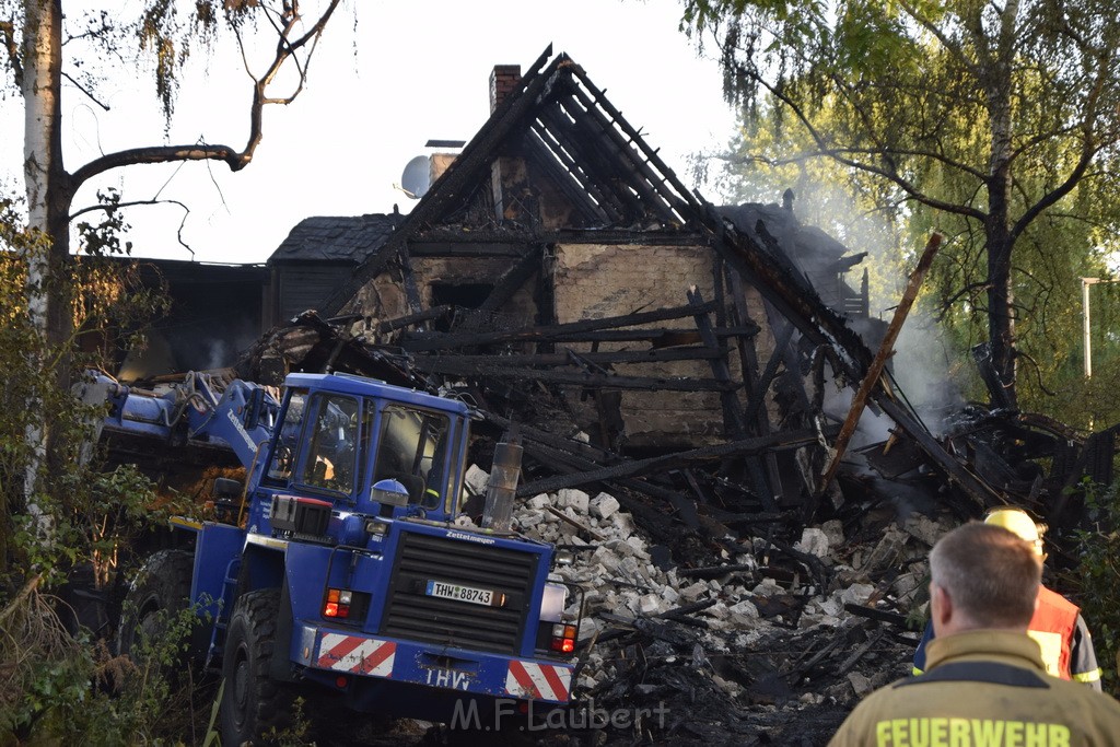 Grossfeuer Einfamilienhaus Siegburg Muehlengrabenstr P1041.JPG - Miklos Laubert